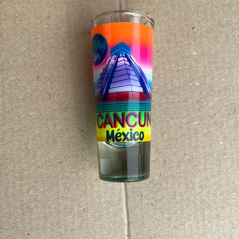NEW! Shot glass. Chichen Itzá Mayan Pyramid Ruins.